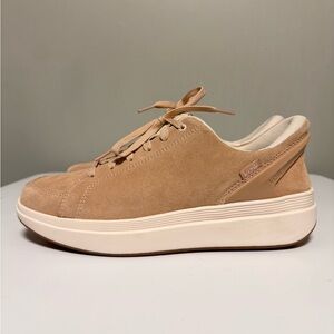Kizik Sydney Camel/White Athletic Sneaker Women’s US 9